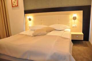 Отель Hotel Nova Тырговиште Двухместный номер с 1 кроватью или 2 отдельными кроватями-1