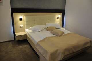 Отель Hotel Nova Тырговиште Двухместный номер с 1 кроватью или 2 отдельными кроватями-25